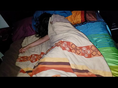 ❤️ Fillastro reprendendo á súa nova madrasta mentres ela dorme. ❤️❌ Porno ruso en nós